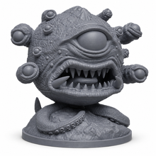 3D-printet øyemonster med sentralt øye, gapende kjeft og multiple øyne i grå PLA til D&D og Pathfinder.