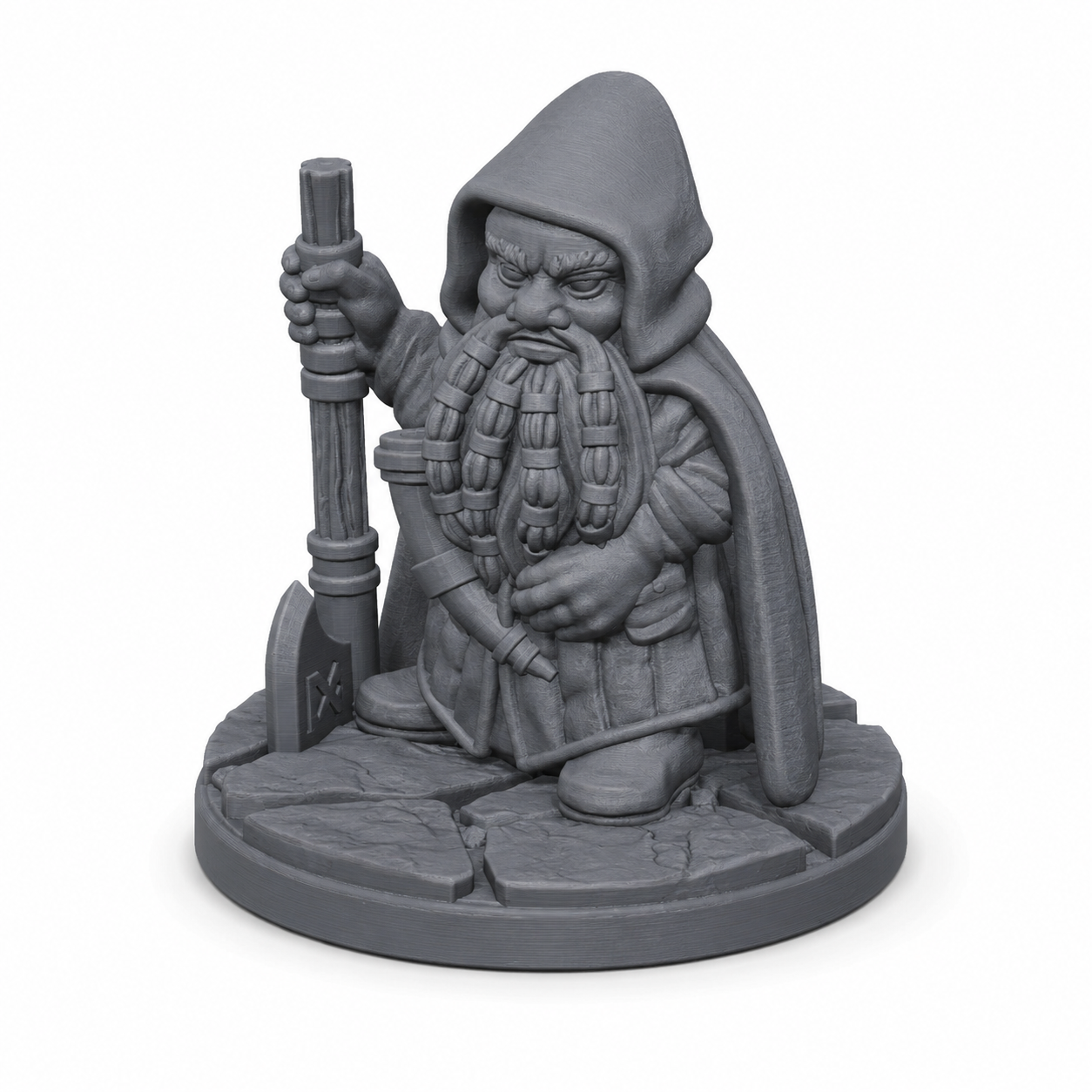 3D-printet Dvergøksevokter med hette, kappe, langt skjegg og øks i grå PLA til D&D og tabletop-rollespill.