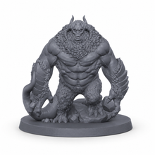 3D-printet demonisk krigsherre med massiv overkropp, horn og klør i grå PLA til D&D og Pathfinder.