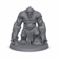3D-printet stor og råtten trollfigur med massive klør og udrdød preg i grå PLA til D&D og Pathfinder.