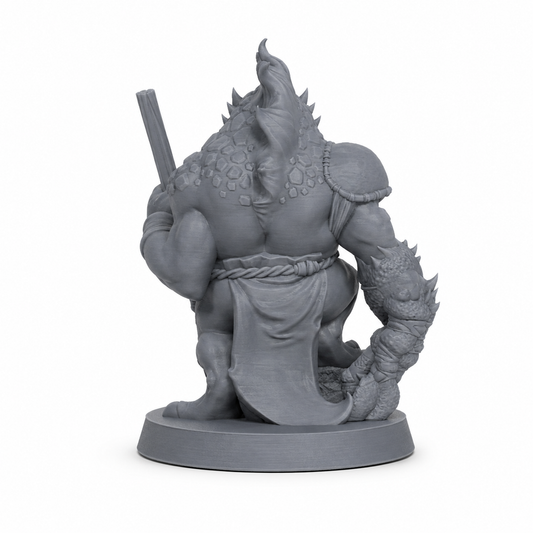 3D-printet Kuo-Toa Corrupted Warrior miniatyr i grå PLA til D&D og tabletop-rollespill.