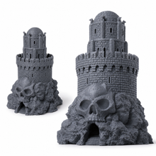 3D-printet monumentalt terrengtårn med hodeskallebase og kampplattform, ca. 54 cm i grå PLA til D&D.