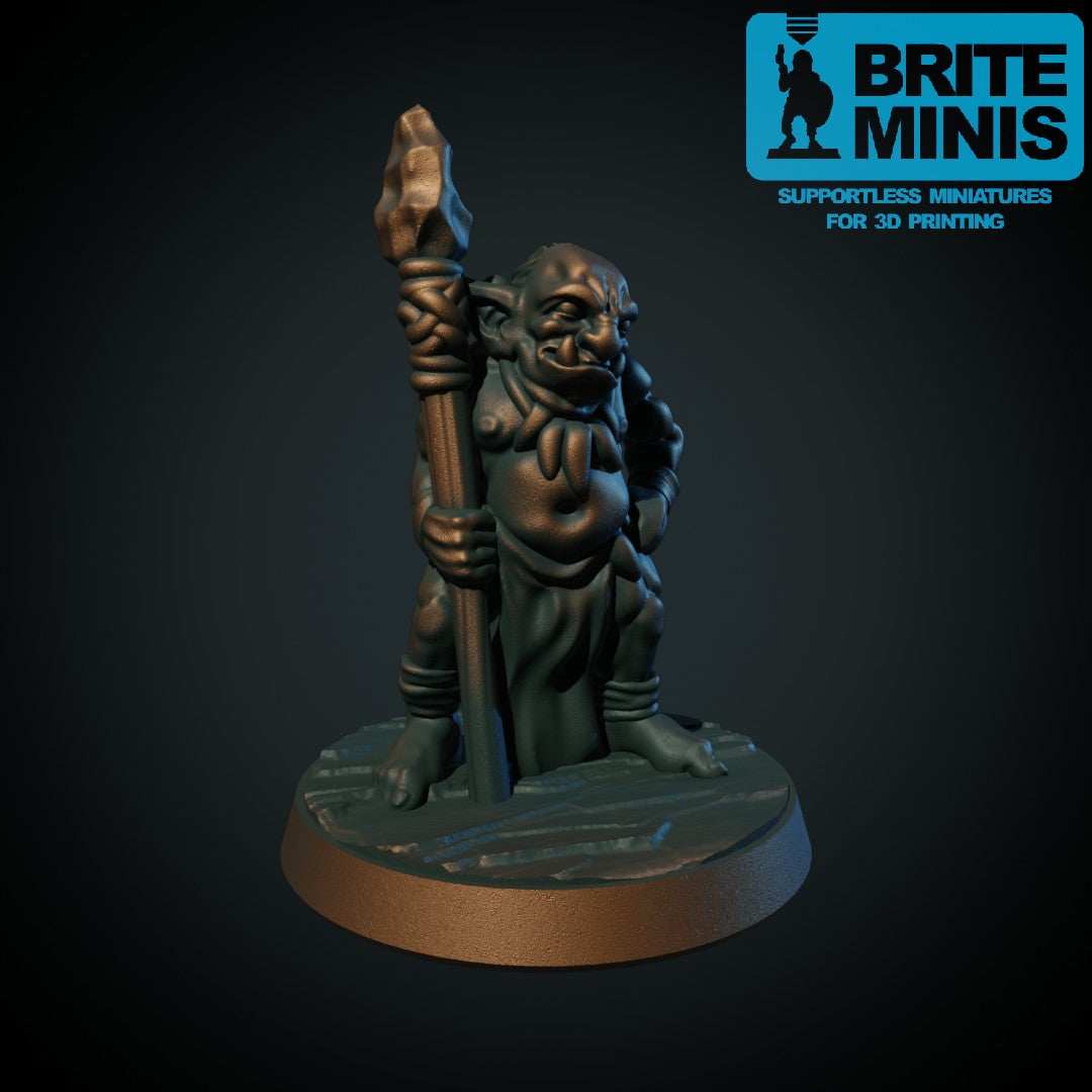 3D-printet vill goblin med spyd i grå PLA til D&D og Pathfinder.
