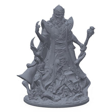 3D-printet lich-miniatyr i grå PLA – Lich Lord Kharazad med krone og stav, til D&D og Pathfinder.