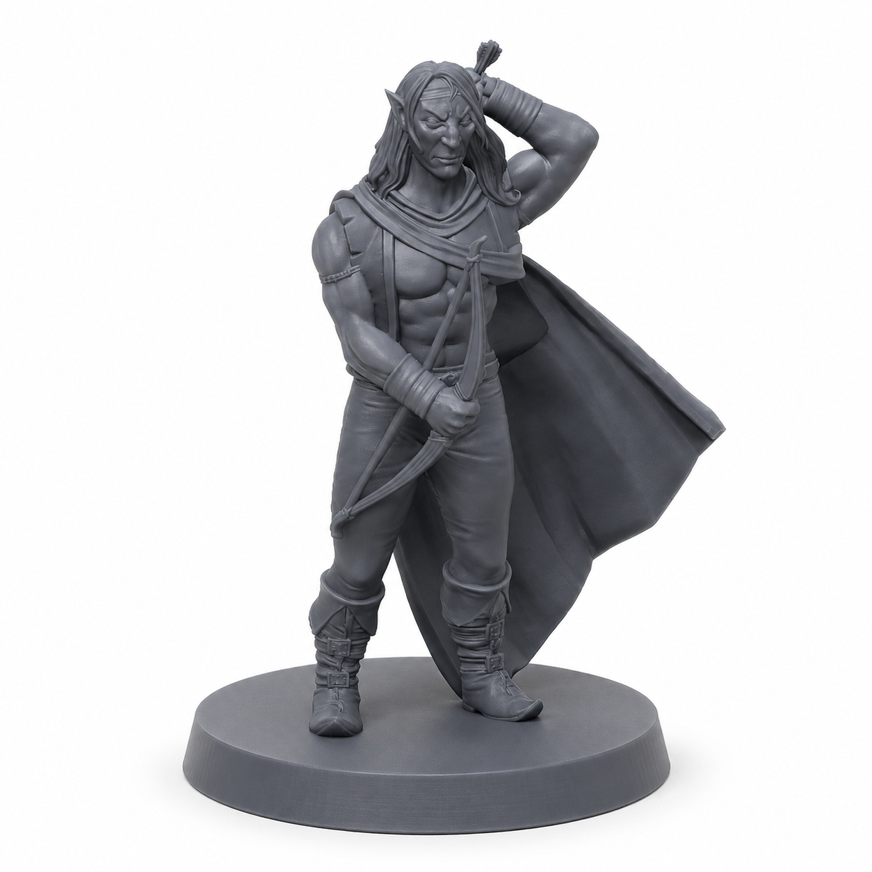 3D-printet Alveranger I med bue, kappe og speiderpositur i grå PLA til D&D og tabletop-rollespill.