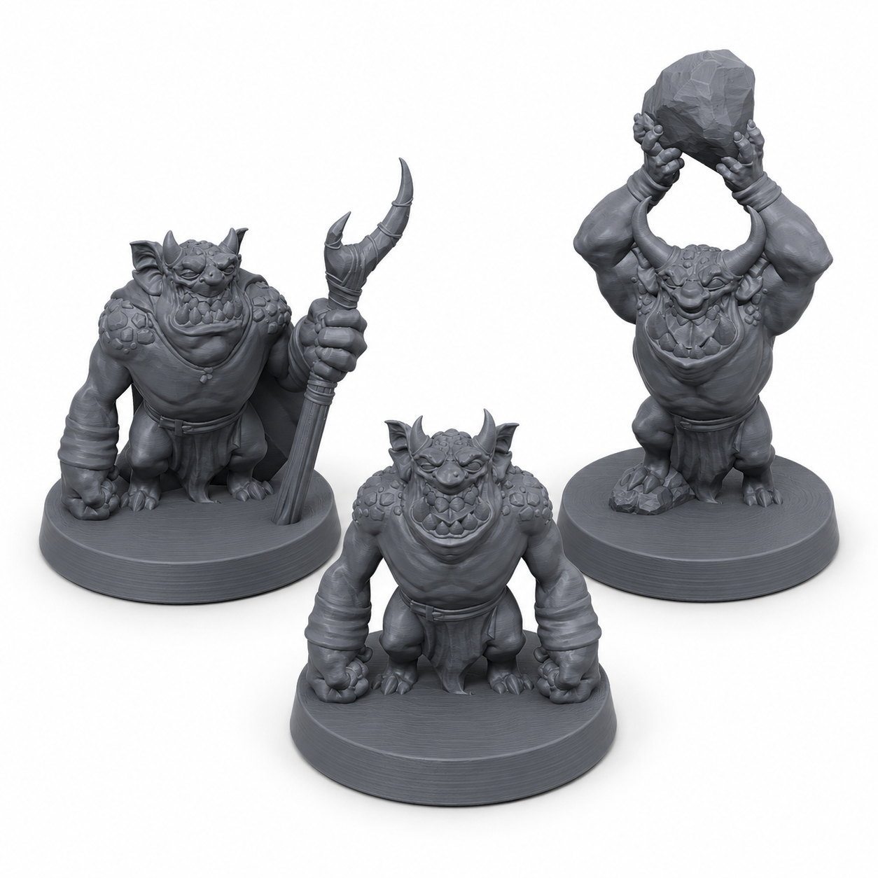 3D-printet monstersett med tre djevelyngel med horn, kraftige armer, våpenstav og stein i grå PLA til D&D og tabletop-rollespill.
