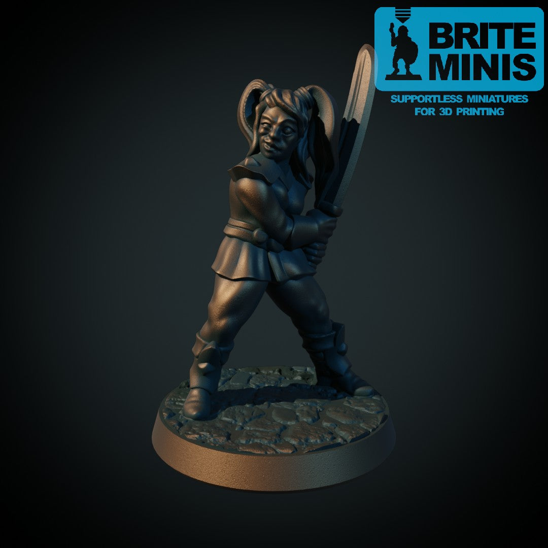 Kvinnelig kriger med sverd, 3D-printet D&D-miniatyr fra Spillsmia.