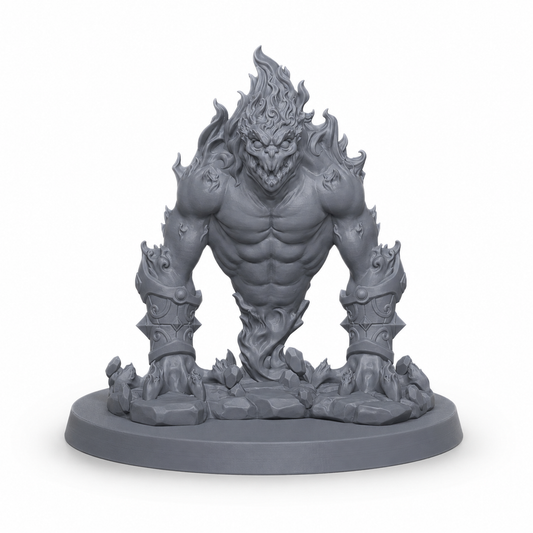 3D-printet Flammeelemental med flammende kropp og kampklar positur i grå PLA til D&D og tabletop-rollespill.