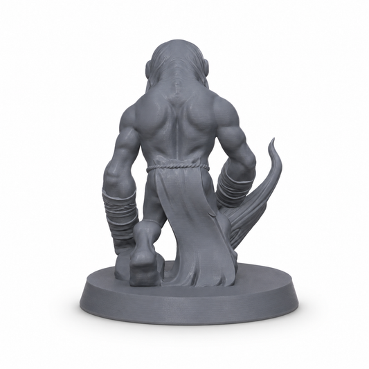 3D-printet Ghoul I med klør og krypende undead-positur i grå PLA til D&D og tabletop-rollespill.
