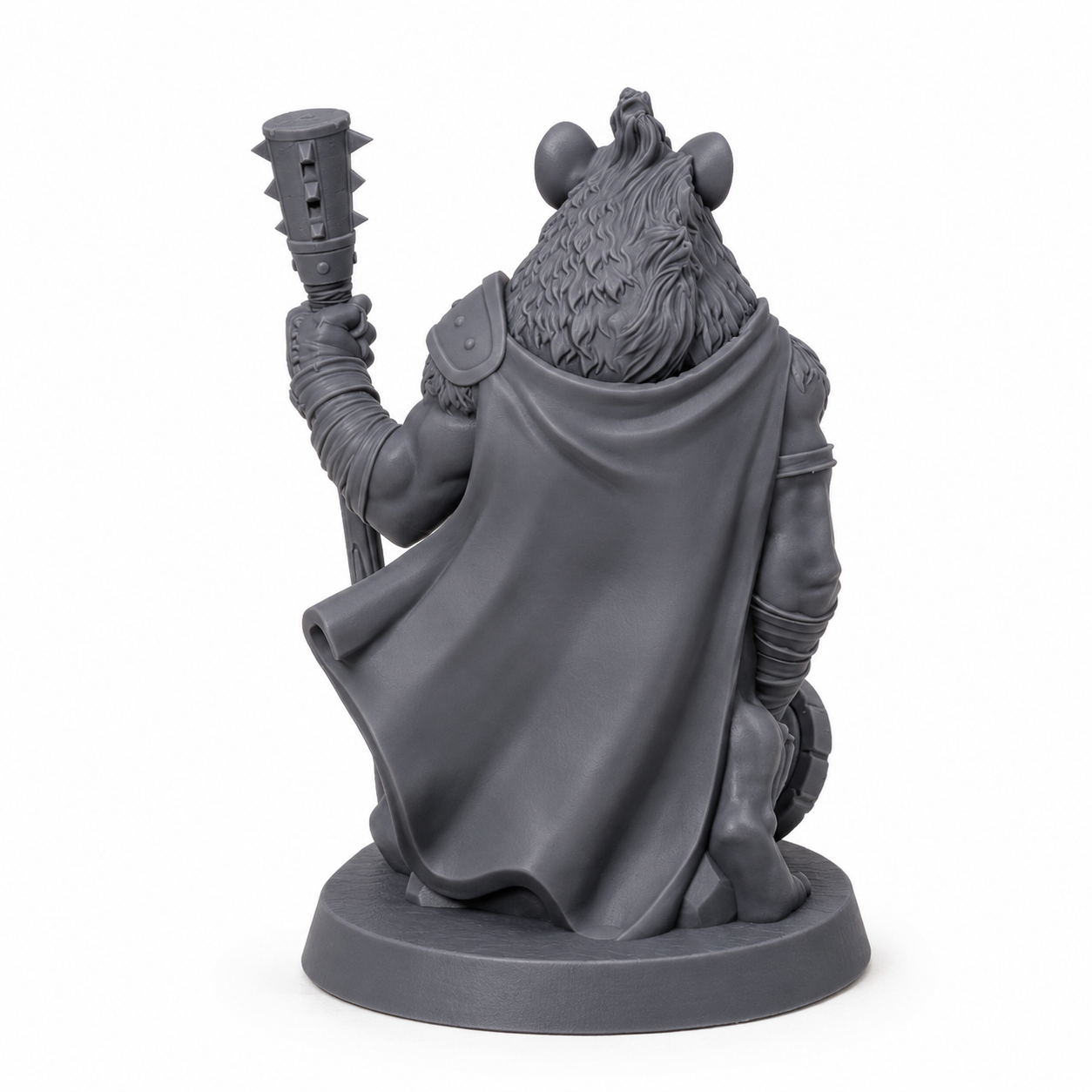 3D-printet Gnollkriger II med piggklubbe, skjold og hyeneaktig monsterpreg i grå PLA til D&D og tabletop-rollespill.