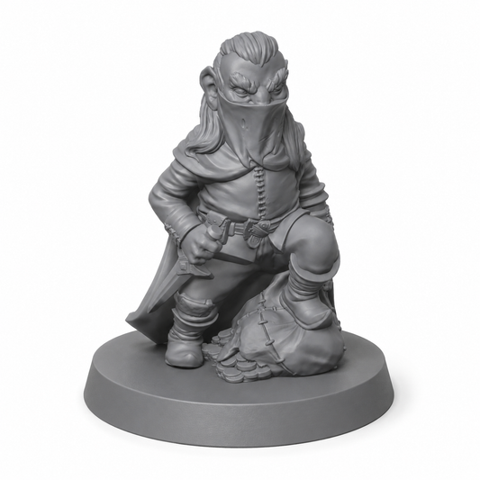 3D-printet Gnometyv I med maske, kniv og snikende positur i grå PLA til D&D og tabletop-rollespill.