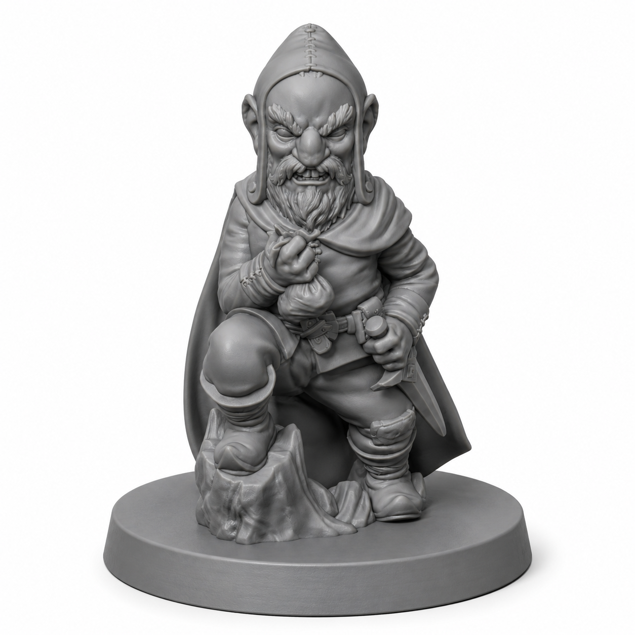 3D-printet Gnometyv III med kappe, kniv og snikende positur i grå PLA til D&D og tabletop-rollespill.