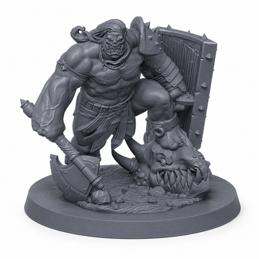3D-printet Grimbölg the Arena Champion med øks og skjold i grå PLA til D&D og tabletop-rollespill.