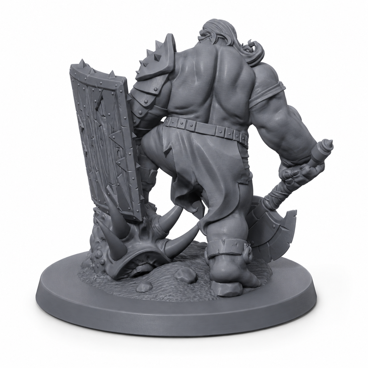 3D-printet Grimbölg the Arena Champion med øks og skjold i grå PLA til D&D og tabletop-rollespill.