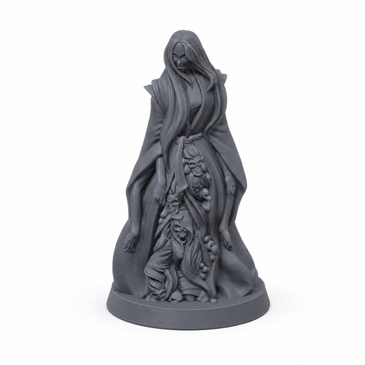 3D-printet Hjemsøkt matriark med lang kappe, langt hår og små forvridde skapninger samlet under seg i grå PLA til D&D og tabletop-rollespill.