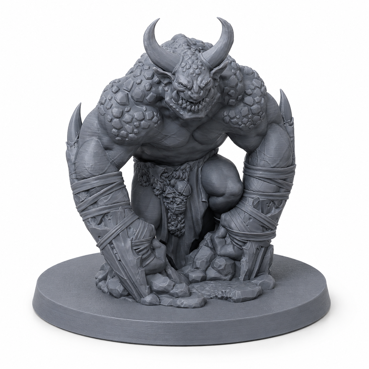 3D-printet slakterdemon med store horn, steinaktige skuldre og truende positur i grå PLA, egnet som boss eller demonisk fiende i D&D og tabletop-rollespill.