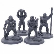 3D-printet sett med fire massive ogrefigurer med tunge våpen og råstyrke i grå PLA til D&D og Pathfinder.