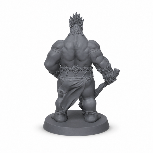 3D-printet Orkekriger II med tung øks i grå PLA til D&D og tabletop-rollespill.