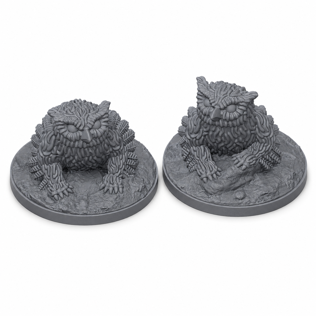 3D-printet Owlbear-unger miniatyrsett i grå PLA til D&D og tabletop-rollespill.