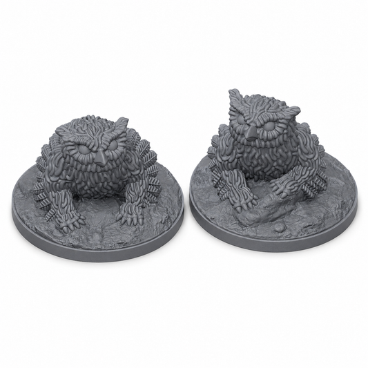 3D-printet Owlbear-unger miniatyrsett i grå PLA til D&D og tabletop-rollespill.