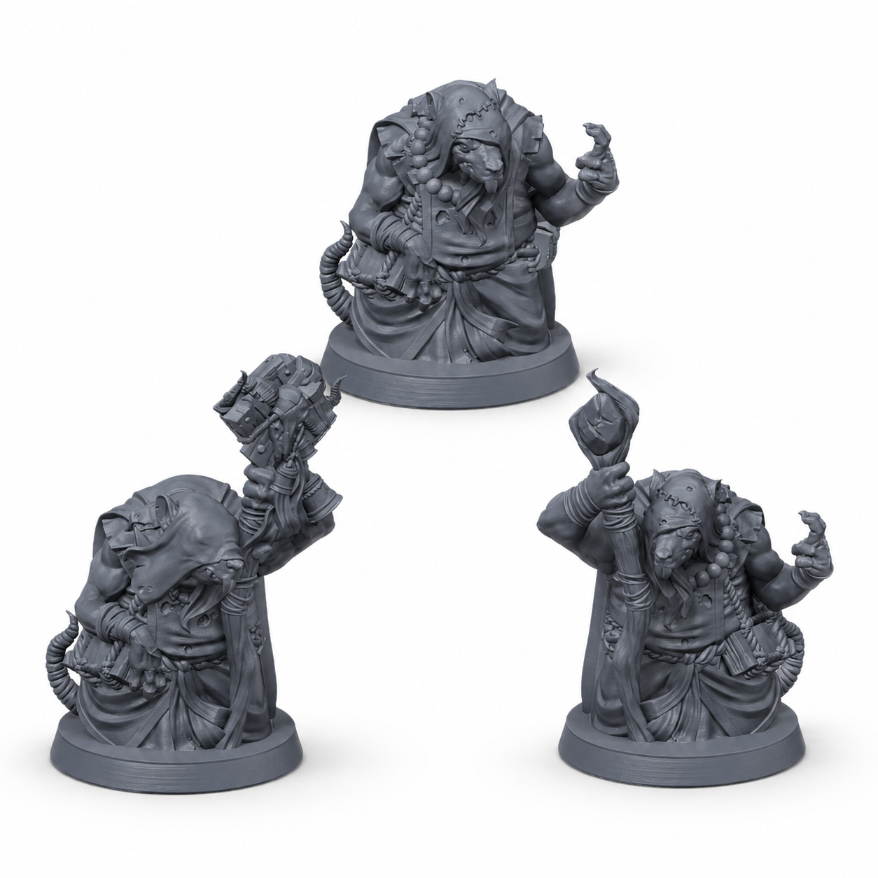 3D-printet Ratmen miniatyrsett med tre rottefolk med kapper, staver og våpen i grå PLA til D&D og tabletop-rollespill.