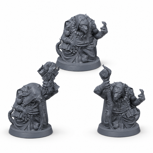 3D-printet Ratmen miniatyrsett med tre rottefolk med kapper, staver og våpen i grå PLA til D&D og tabletop-rollespill.