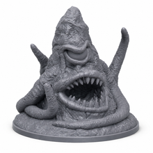 3D-printet grottefiende med steinaktig kropp, lange tentakler og gapende kjeft i grå PLA til D&D og Pathfinder.