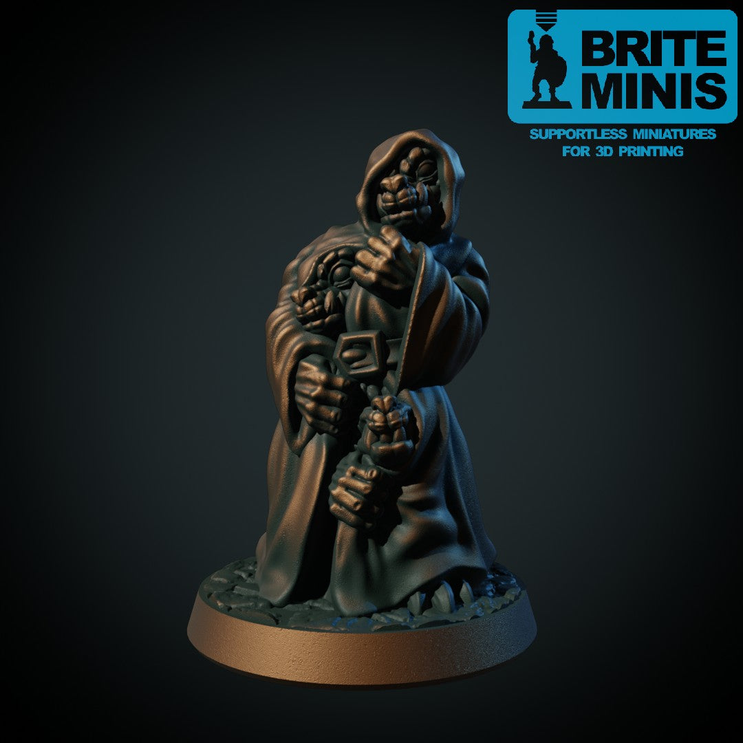 3D-printet tre kobolder i en kappe i grå PLA til D&D og Pathfinder.