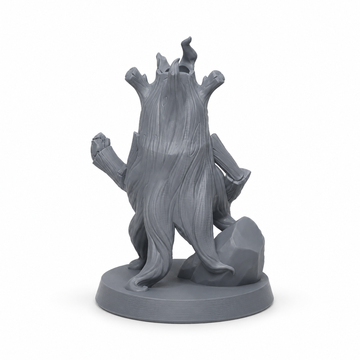 3D-printet Ung treånd I med barkkropp, røtter og skogspreg i grå PLA til D&D og tabletop-rollespill.