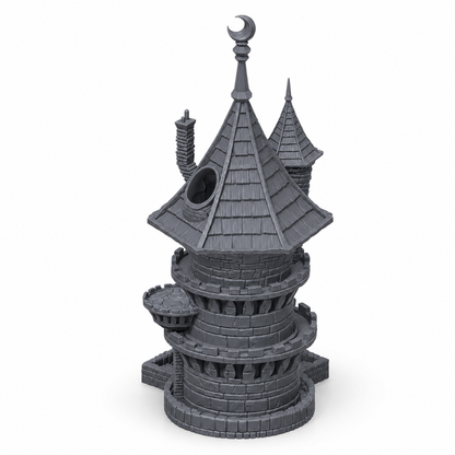 3D-printet Trollmannens tårn dice tower med spisse tak, månespir og magikertårn i grå PLA til D&D og tabletop-rollespill.