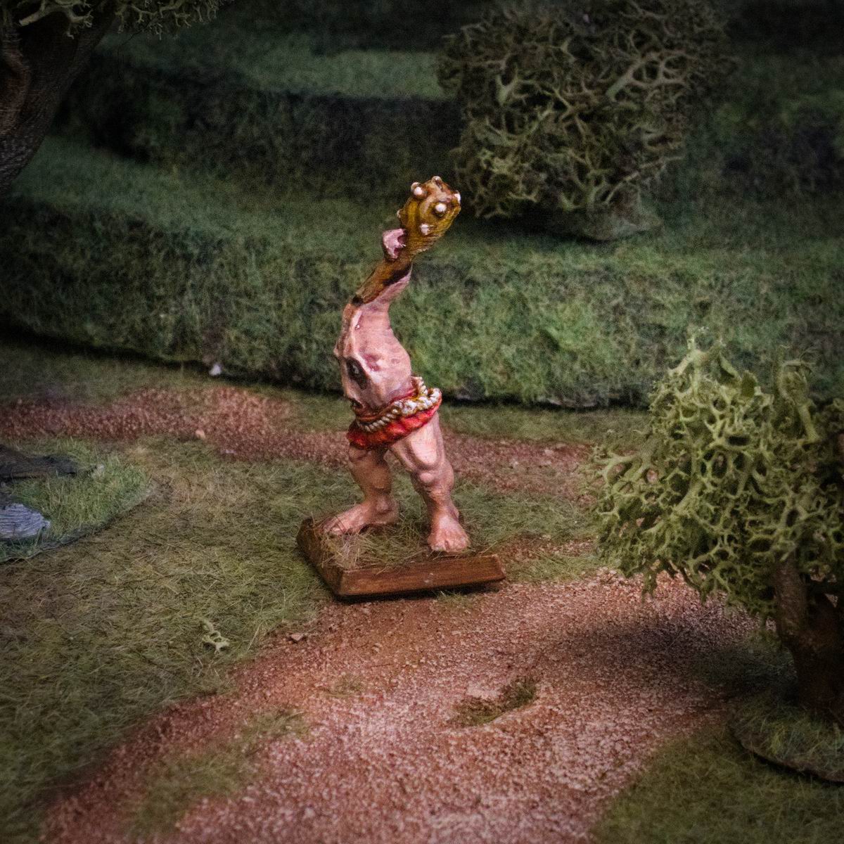 Trunkman med klubbe/stridsklubbe, 3D-printet D&D-miniatyr i grå PLA, umalt