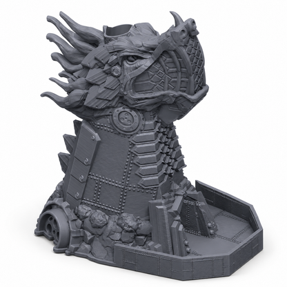 3D-printet Urverksbeist terningtårn med mekanisk monsterhode, metallplater, nagler og oppsamlingsbrett i grå PLA til D&D og tabletop-rollespill.