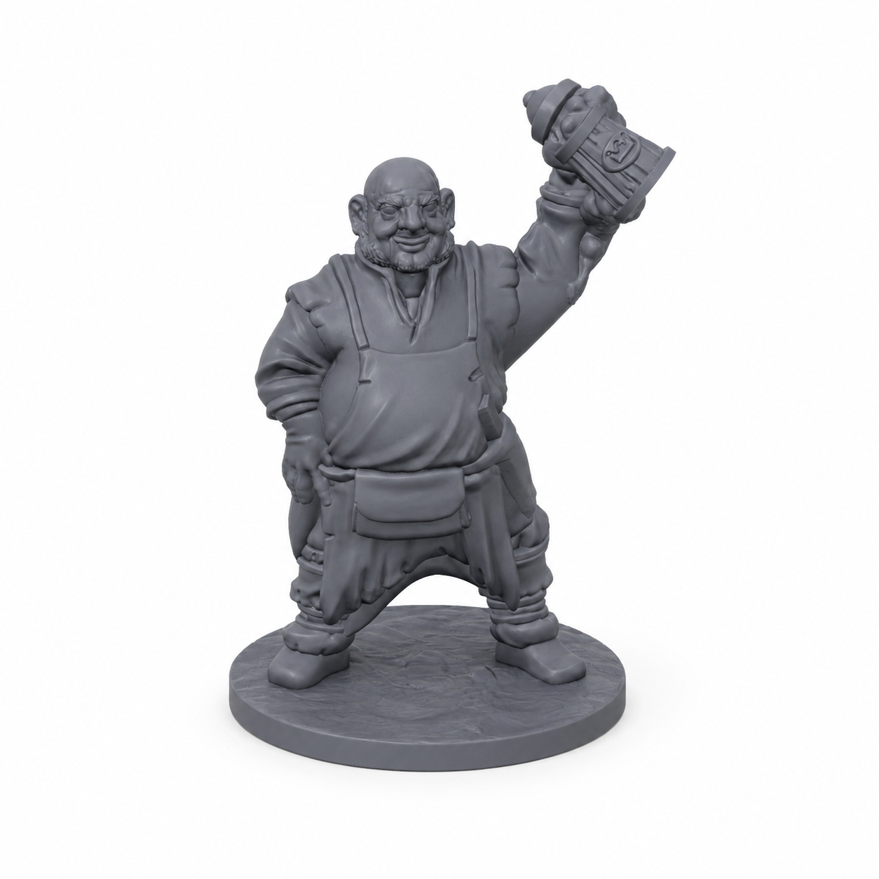 3D-printet vertshusvert med løftet krus, arbeidsklær og bred positur i grå PLA til D&D og tabletop-rollespill.