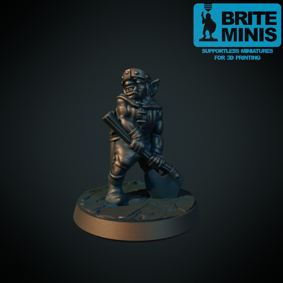 3D-printet goblin med øks klar til hogg i grå PLA til D&D og Pathfinder.