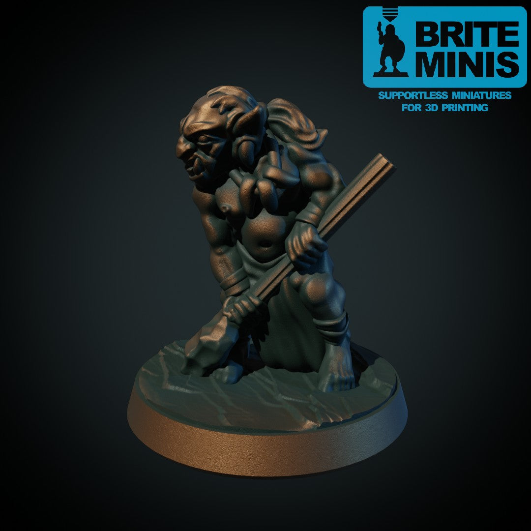 3D-printet vill goblin med spyd i grå PLA til D&D og Pathfinder.