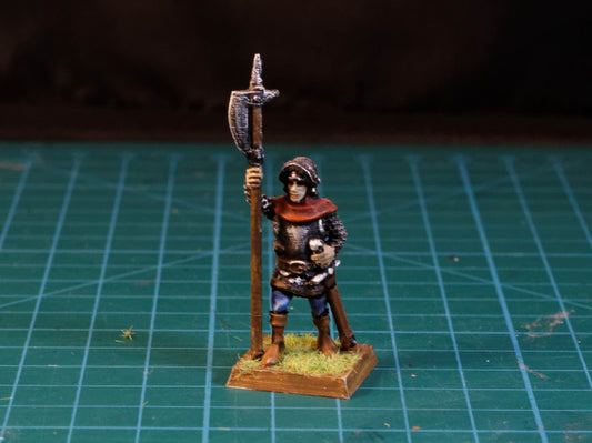 Hellebardér med åpen visir, 3D-printet D&D-miniatyr fra Spillsmia.