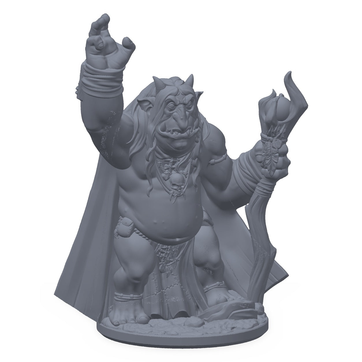 3D-printet heksetroll-miniatyr i grå PLA – kroket trollheks med horn, kappe og flammestav, til D&D.