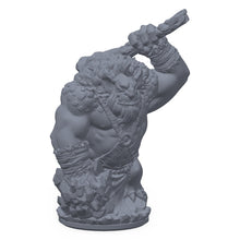 3D-printet frosttroll-miniatyr i grå PLA – Kazul med steinklubbe, til D&D og Pathfinder.