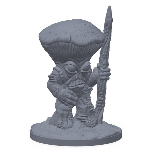Grå 3D-printet miniatyr av et lite soppvesen med sopphatt og våpen, til D&D og Pathfinder.